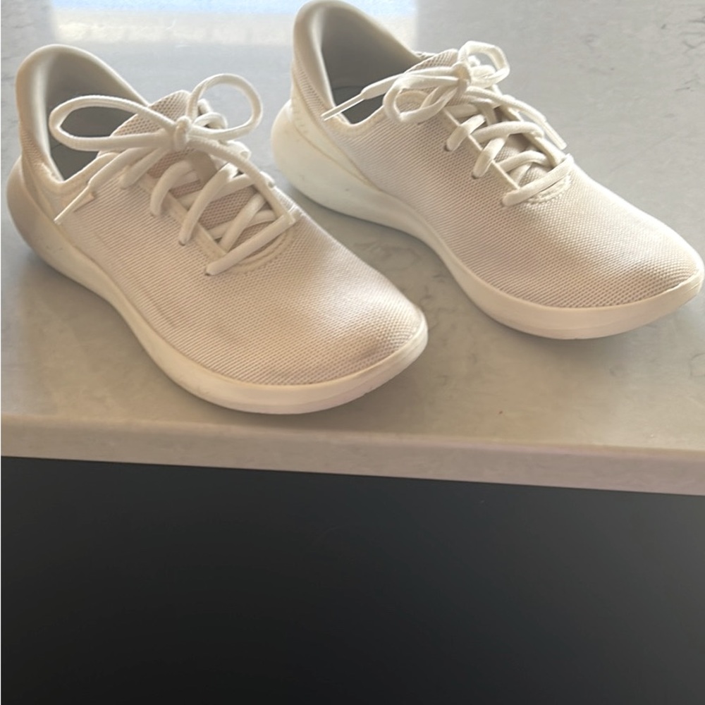Like new Kiziks in Marshmellow color